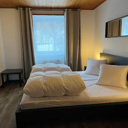 Schoene, Sonnige Parterrewohung 3 Zi. Mit Garten *