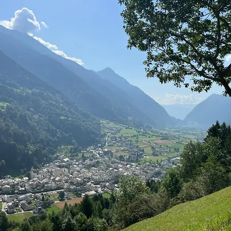 Schoene, Sonnige Parterrewohung 3 Zi. Mit Garten Poschiavo