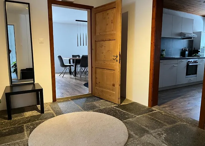 Schoene, Sonnige Parterrewohung 3 Zi. Mit Garten