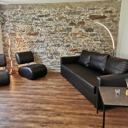 Schoene, Sonnige Parterrewohung 3 Zi. Mit Garten Apartamento Poschiavo