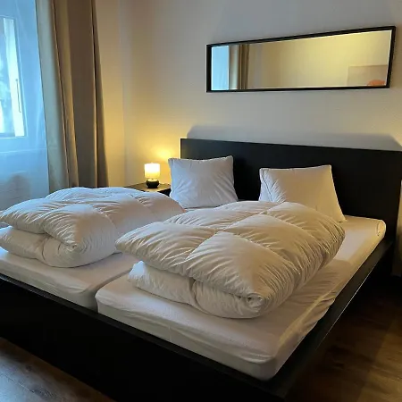Apartment Schoene, Sonnige Parterrewohung 3 Zi. Mit Garten Poschiavo